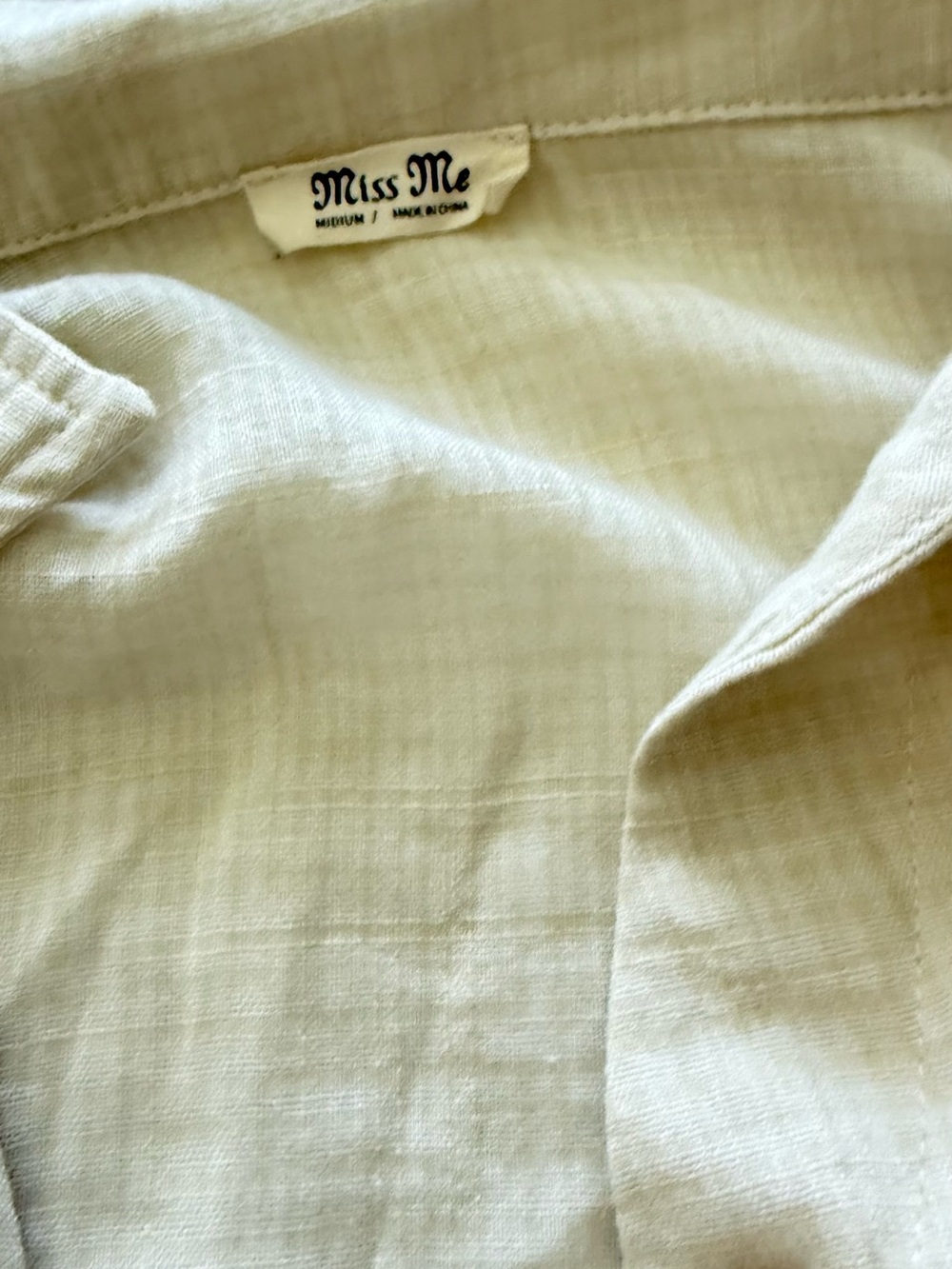 Miss Me Cream Crochet-Panel Button up. - Picture 2 of 4